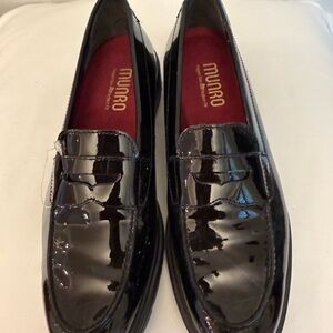 Munro Black Loafers Sleek Patent Leather Slip-Ons